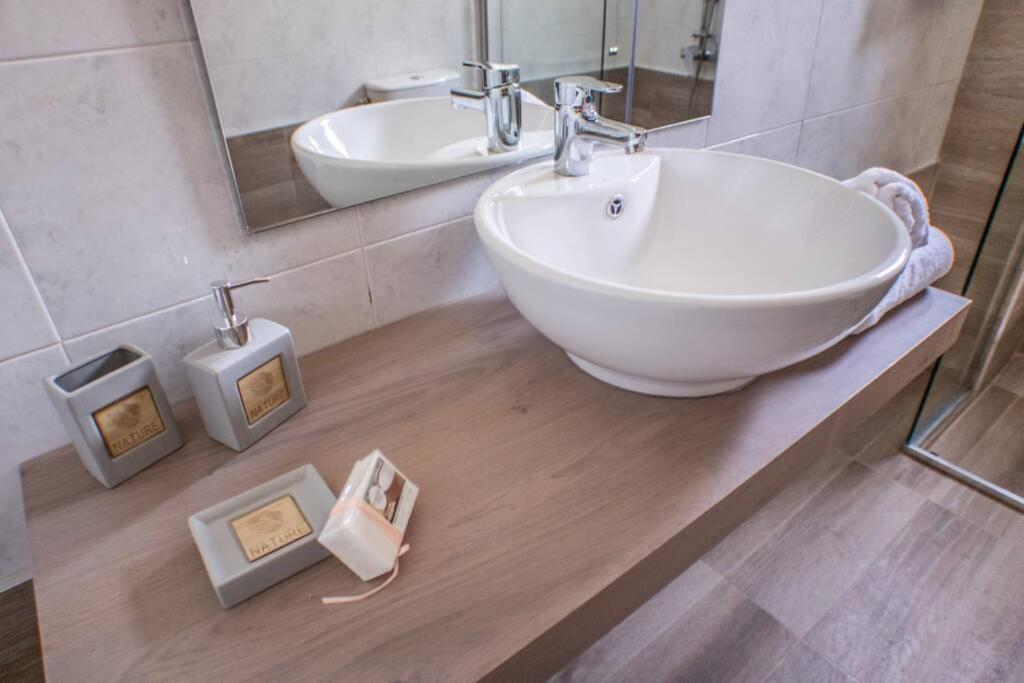 Villa Ventus, 40Sqm Private Pool & Hot Tub! Roussospition Exterior photo