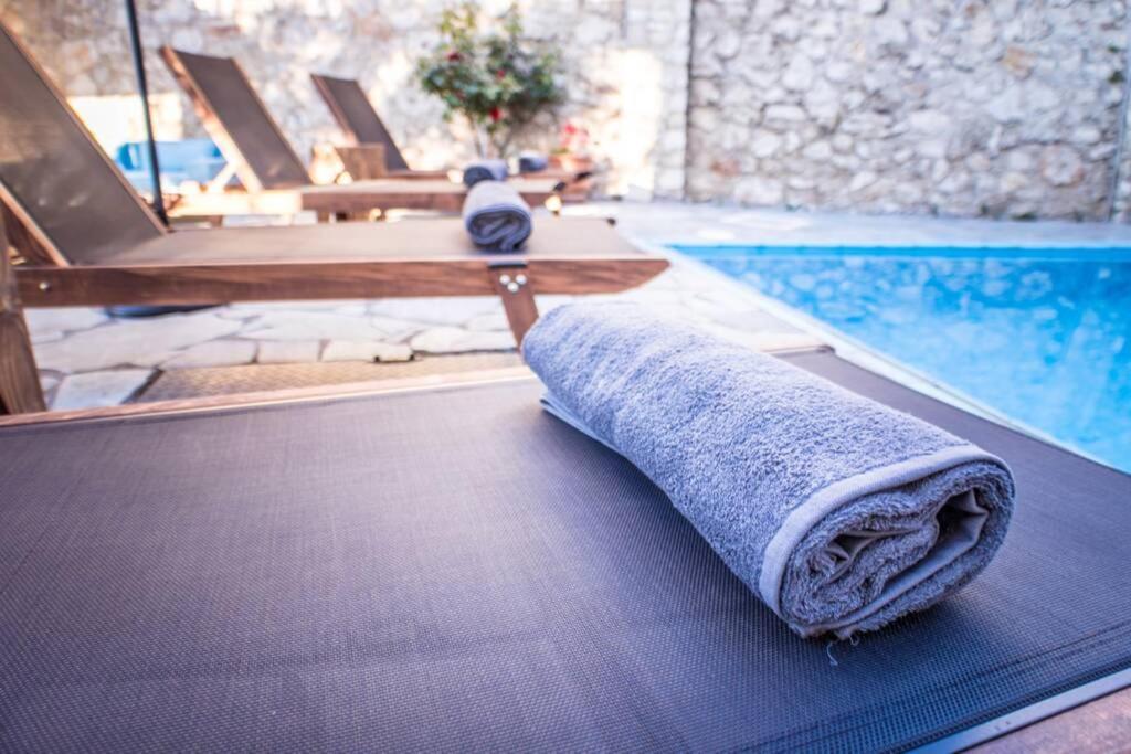 Villa Ventus, 40Sqm Private Pool & Hot Tub! Roussospition Exterior photo